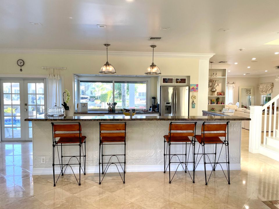 出租: $16,750 (4 贝兹, 6 浴室, 3943 平方英尺)