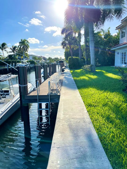 出租: $16,750 (4 贝兹, 6 浴室, 3943 平方英尺)