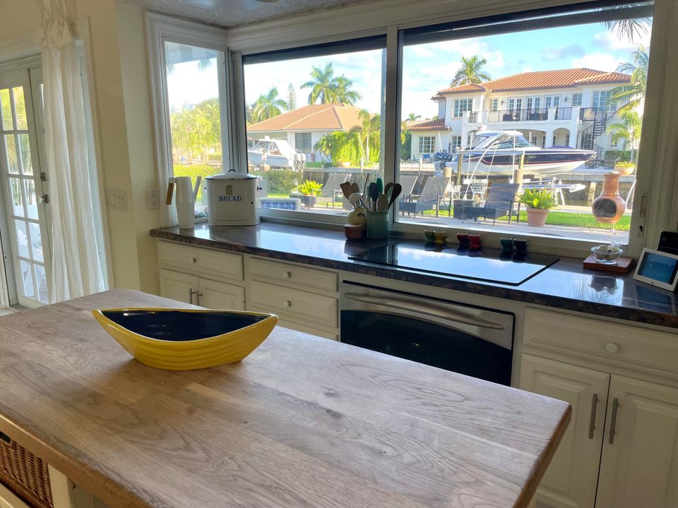 出租: $16,750 (4 贝兹, 6 浴室, 3943 平方英尺)