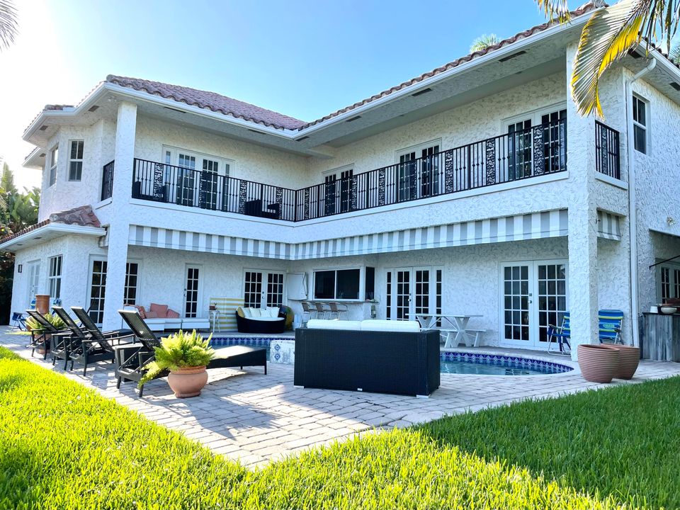 出租: $16,750 (4 贝兹, 6 浴室, 3943 平方英尺)