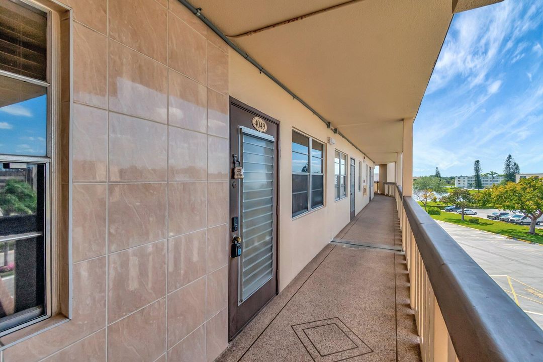 待售: $223,900 (2 贝兹, 2 浴室, 896 平方英尺)