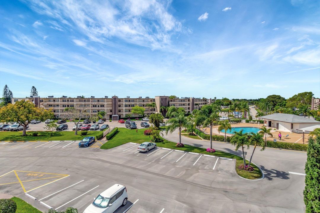 待售: $223,900 (2 贝兹, 2 浴室, 896 平方英尺)