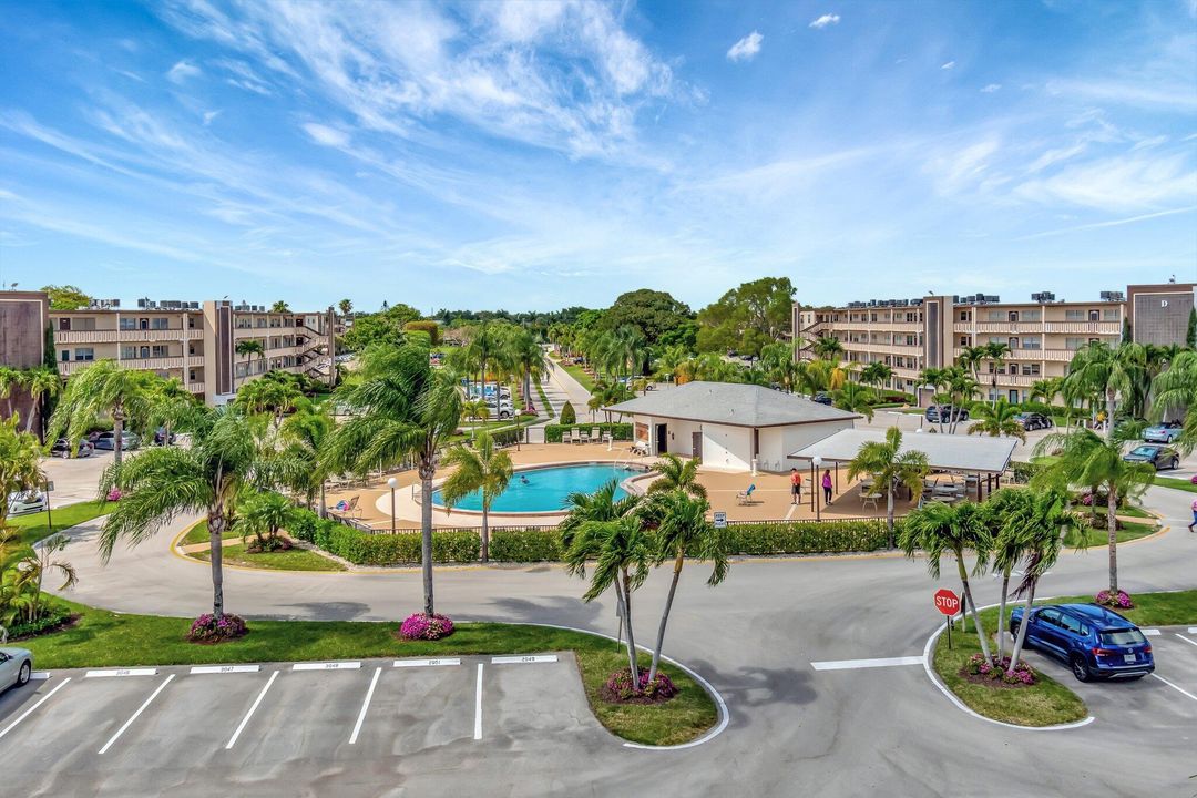 待售: $223,900 (2 贝兹, 2 浴室, 896 平方英尺)