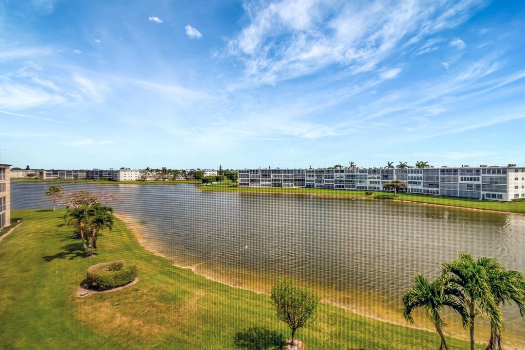 待售: $223,900 (2 贝兹, 2 浴室, 896 平方英尺)