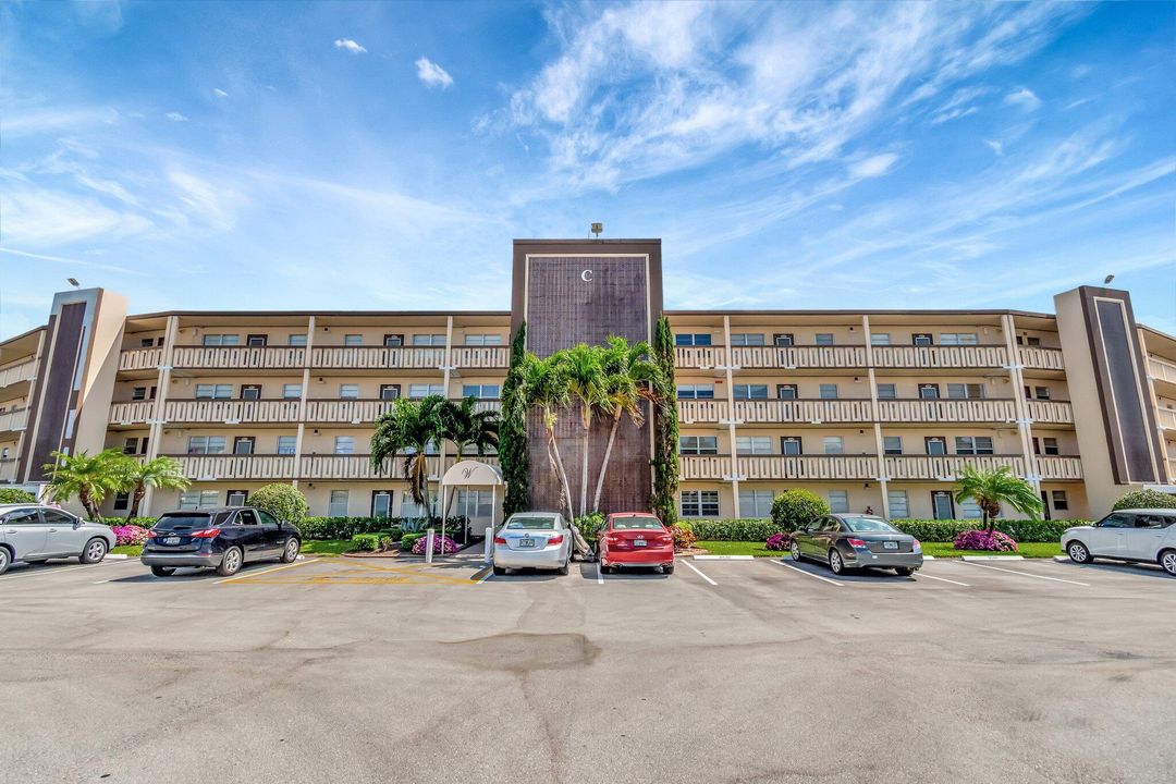 待售: $223,900 (2 贝兹, 2 浴室, 896 平方英尺)