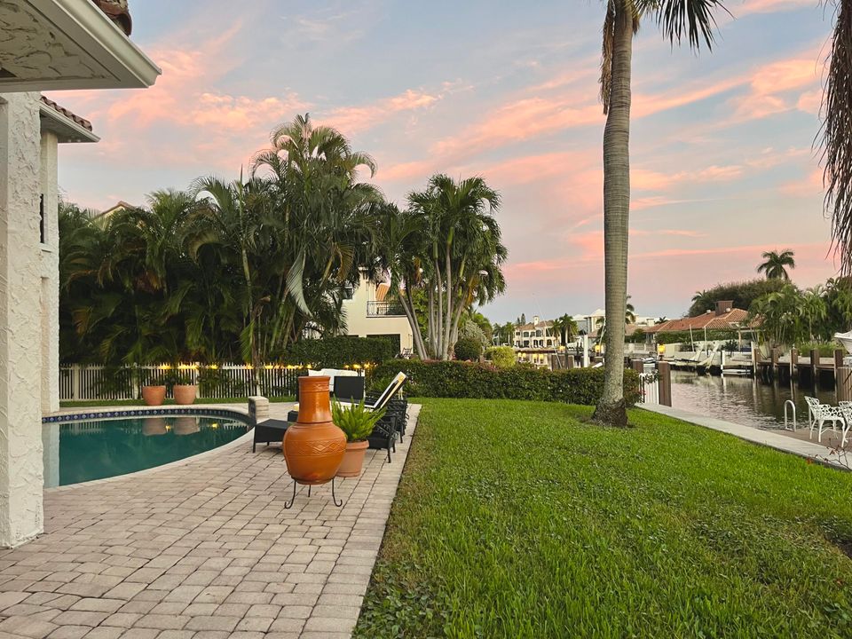 出租: $16,750 (4 贝兹, 6 浴室, 3943 平方英尺)