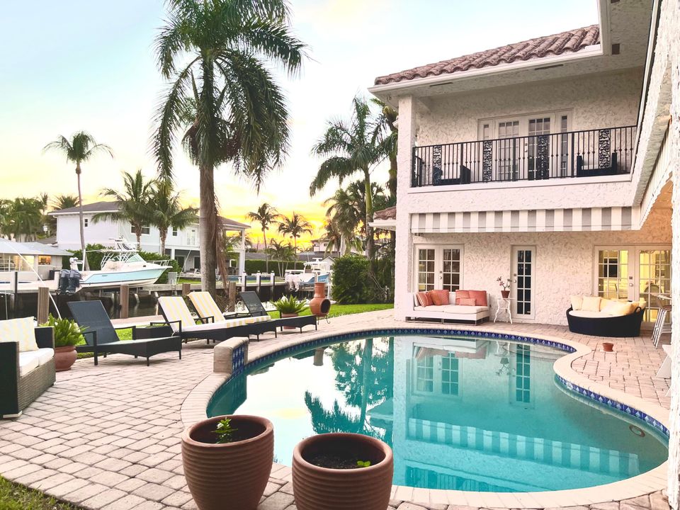 出租: $16,750 (4 贝兹, 6 浴室, 3943 平方英尺)