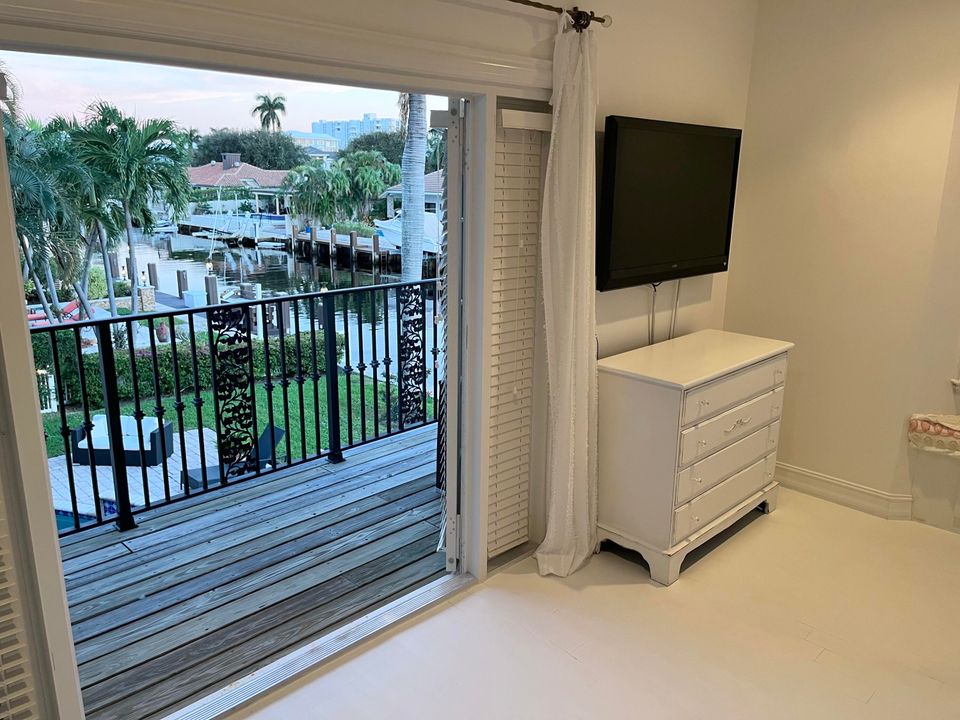 出租: $16,750 (4 贝兹, 6 浴室, 3943 平方英尺)