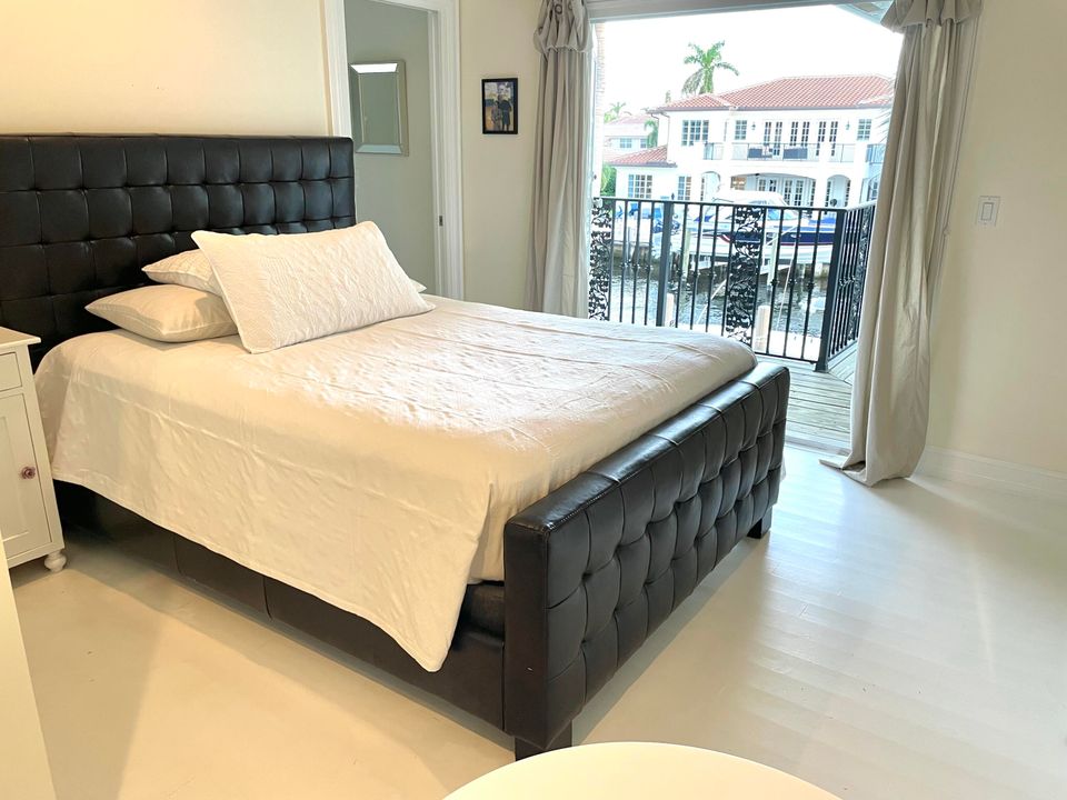 出租: $16,750 (4 贝兹, 6 浴室, 3943 平方英尺)