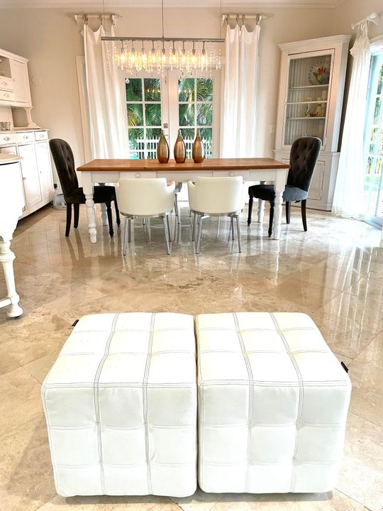 出租: $16,750 (4 贝兹, 6 浴室, 3943 平方英尺)