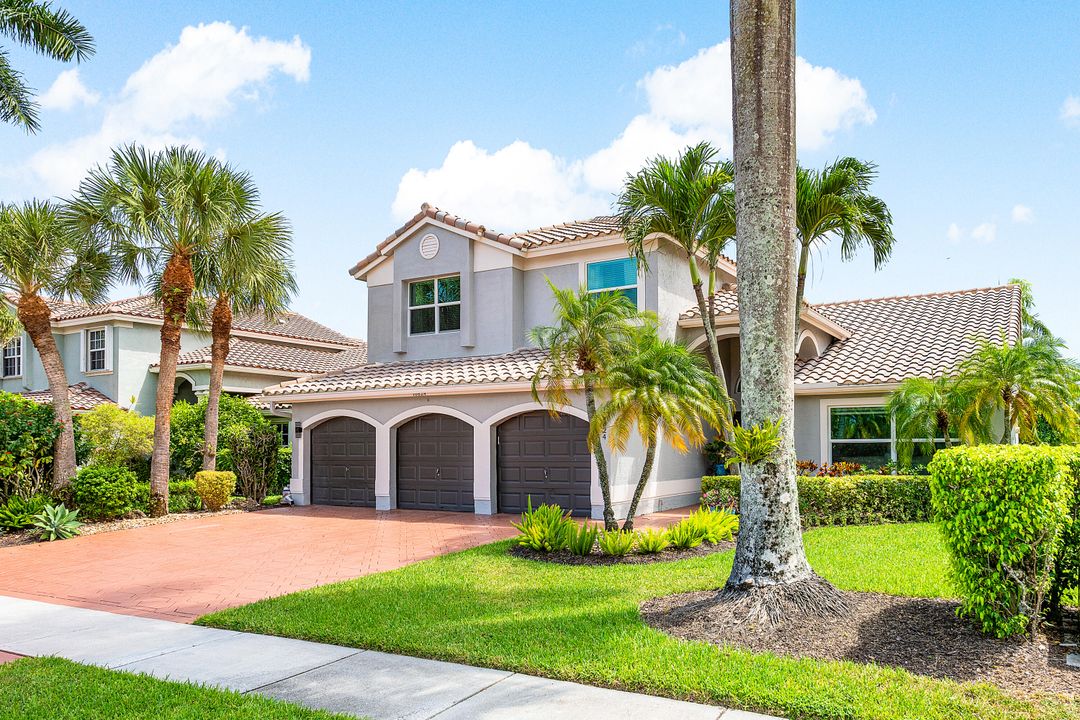 合同活跃: $1,149,000 (4 贝兹, 3 浴室, 2676 平方英尺)