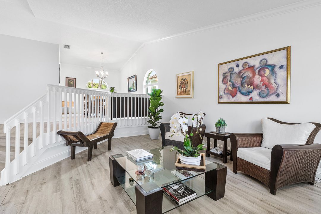 合同活跃: $1,149,000 (4 贝兹, 3 浴室, 2676 平方英尺)