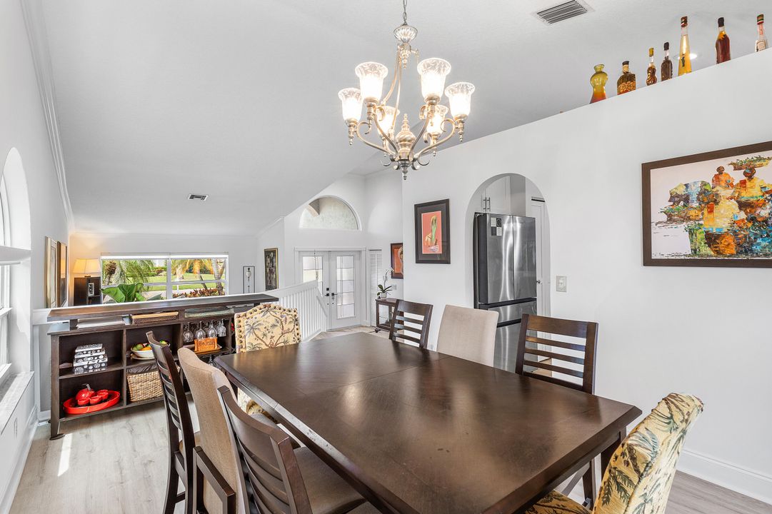 合同活跃: $1,149,000 (4 贝兹, 3 浴室, 2676 平方英尺)