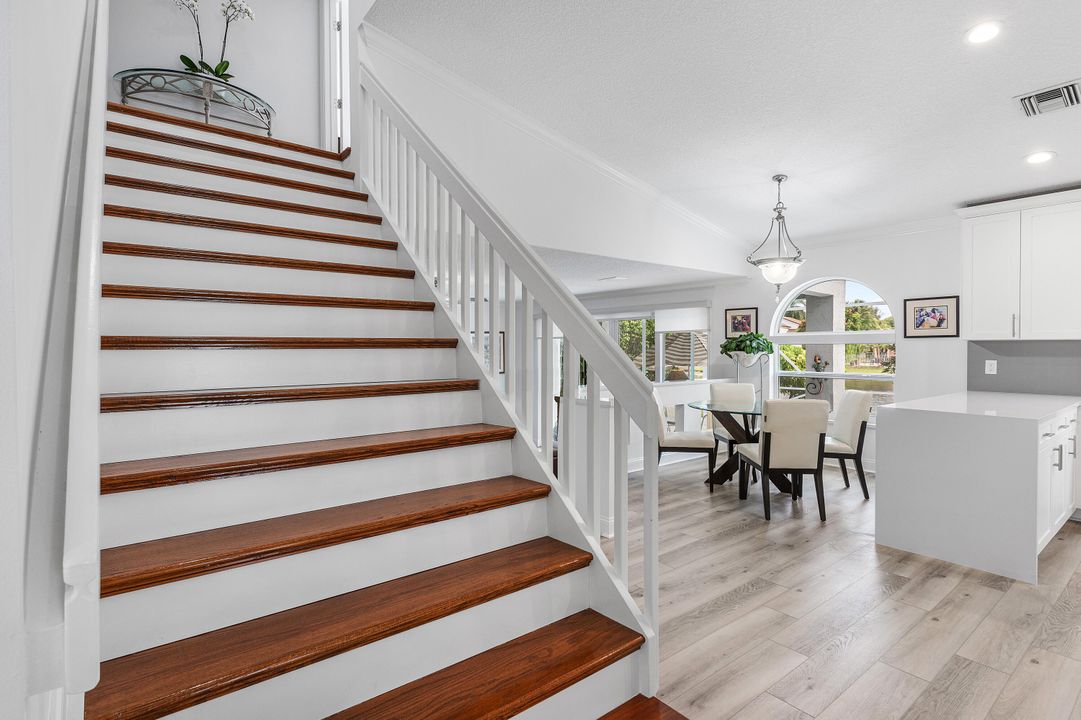 合同活跃: $1,149,000 (4 贝兹, 3 浴室, 2676 平方英尺)