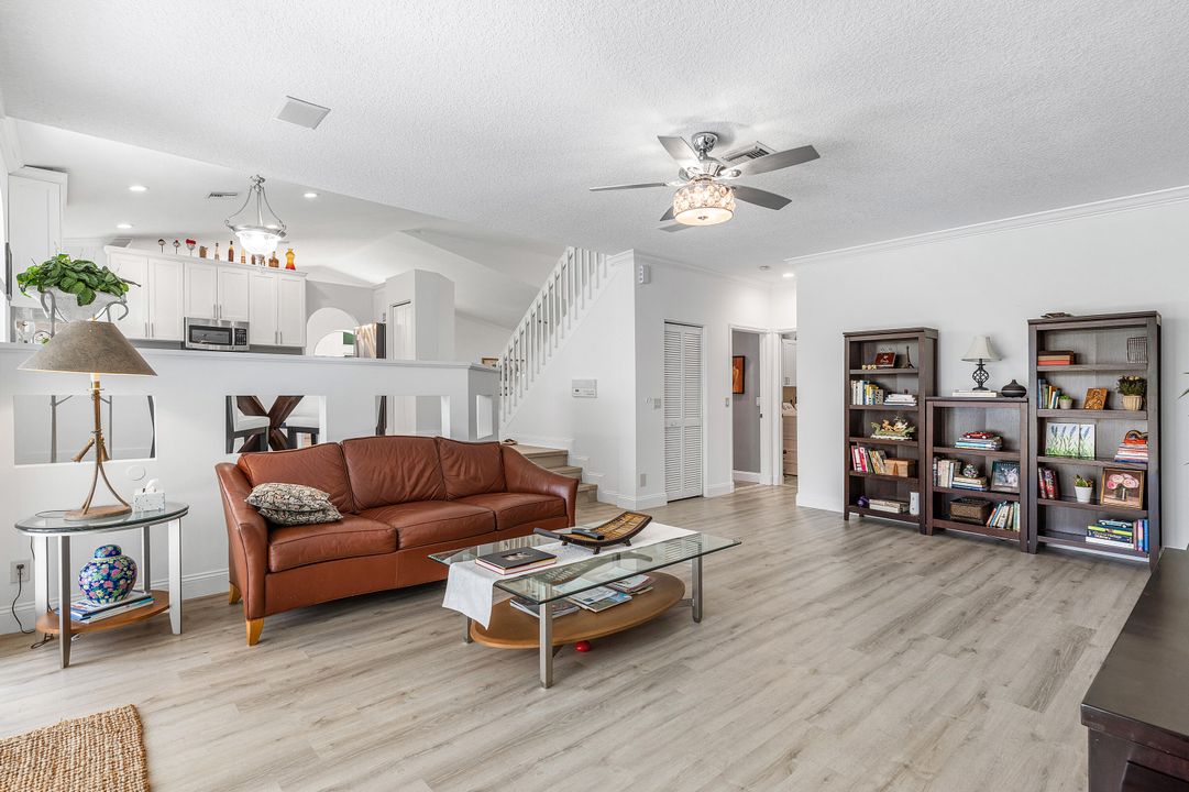 合同活跃: $1,149,000 (4 贝兹, 3 浴室, 2676 平方英尺)