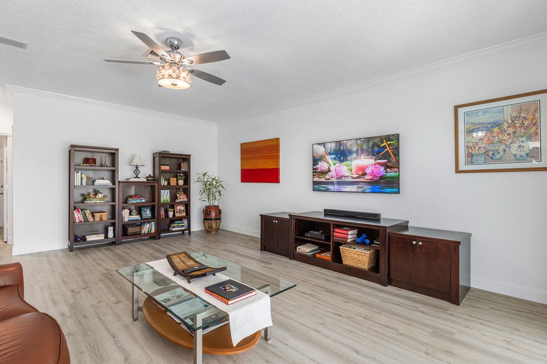 合同活跃: $1,149,000 (4 贝兹, 3 浴室, 2676 平方英尺)