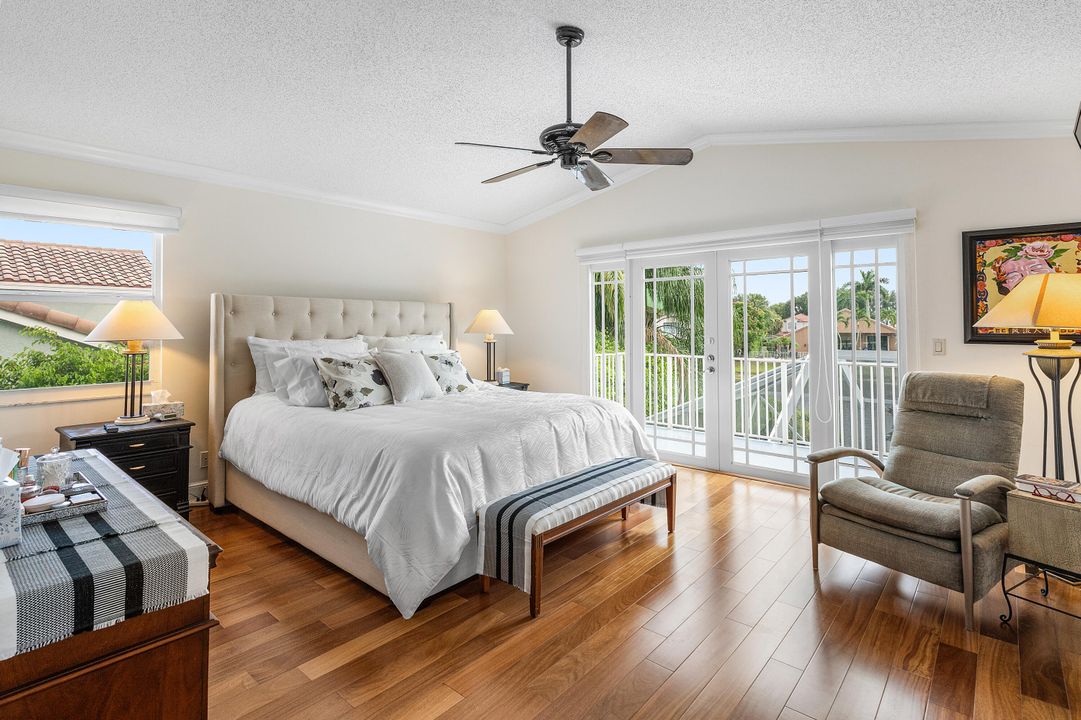 合同活跃: $1,149,000 (4 贝兹, 3 浴室, 2676 平方英尺)