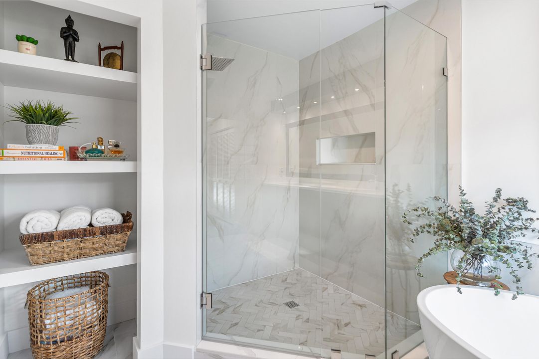 合同活跃: $1,149,000 (4 贝兹, 3 浴室, 2676 平方英尺)