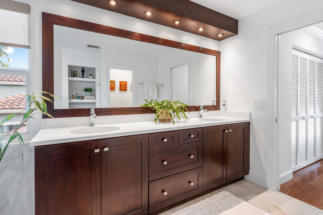 合同活跃: $1,149,000 (4 贝兹, 3 浴室, 2676 平方英尺)