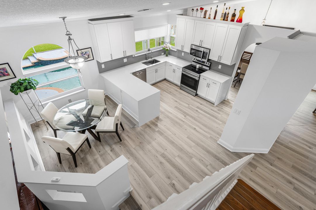 合同活跃: $1,149,000 (4 贝兹, 3 浴室, 2676 平方英尺)