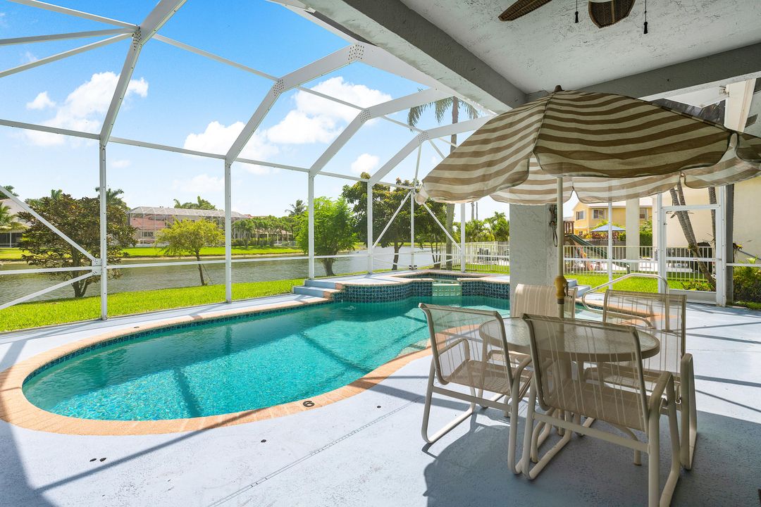 合同活跃: $1,149,000 (4 贝兹, 3 浴室, 2676 平方英尺)