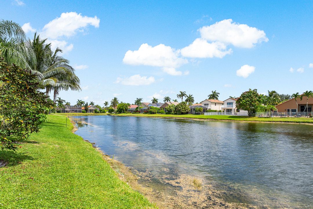 合同活跃: $1,149,000 (4 贝兹, 3 浴室, 2676 平方英尺)