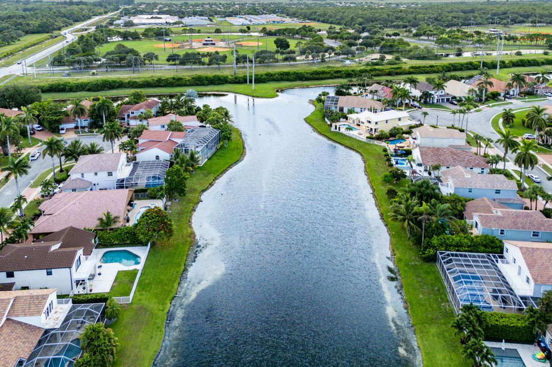 合同活跃: $1,149,000 (4 贝兹, 3 浴室, 2676 平方英尺)