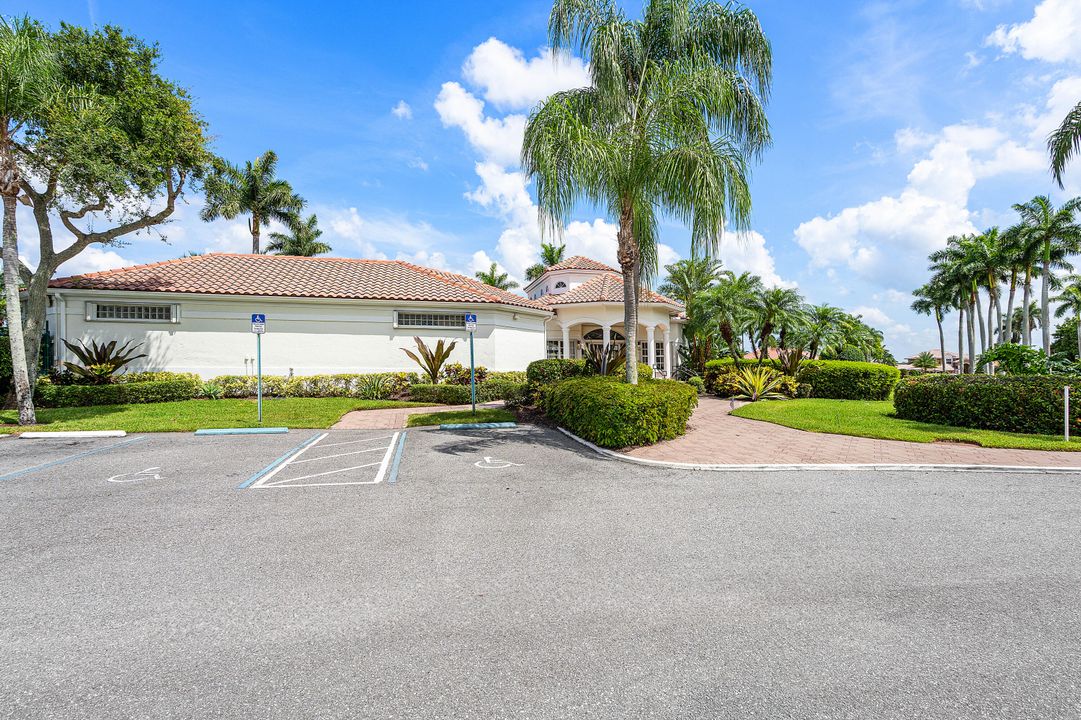 合同活跃: $1,149,000 (4 贝兹, 3 浴室, 2676 平方英尺)