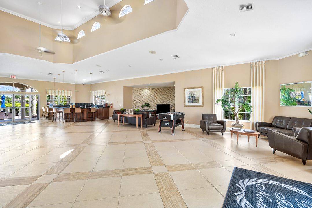 合同活跃: $1,149,000 (4 贝兹, 3 浴室, 2676 平方英尺)