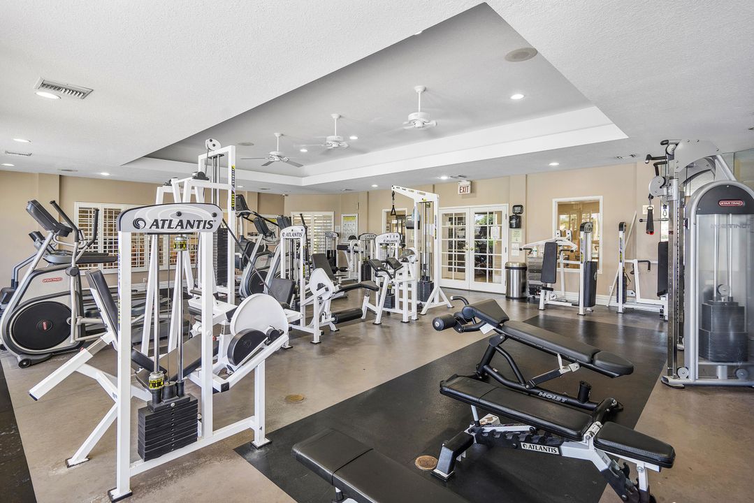 合同活跃: $1,149,000 (4 贝兹, 3 浴室, 2676 平方英尺)