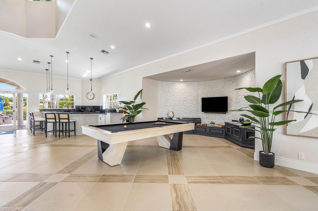 合同活跃: $1,149,000 (4 贝兹, 3 浴室, 2676 平方英尺)