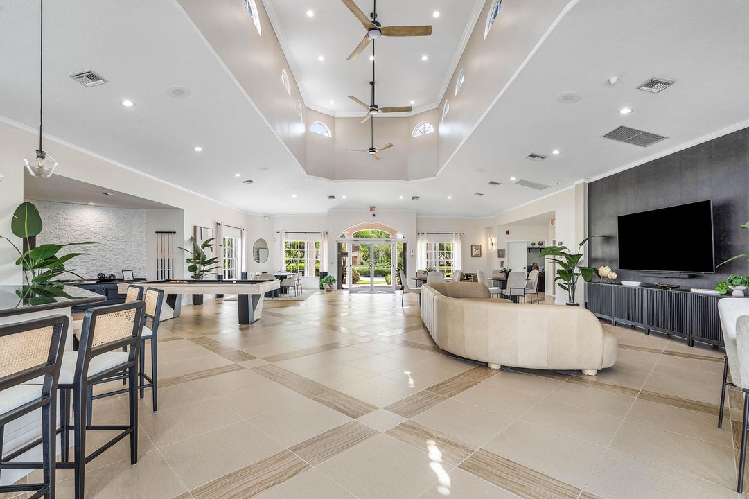 合同活跃: $1,149,000 (4 贝兹, 3 浴室, 2676 平方英尺)