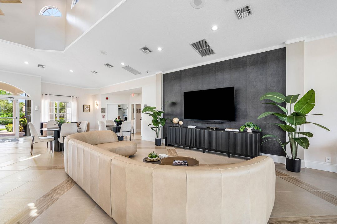 合同活跃: $1,149,000 (4 贝兹, 3 浴室, 2676 平方英尺)