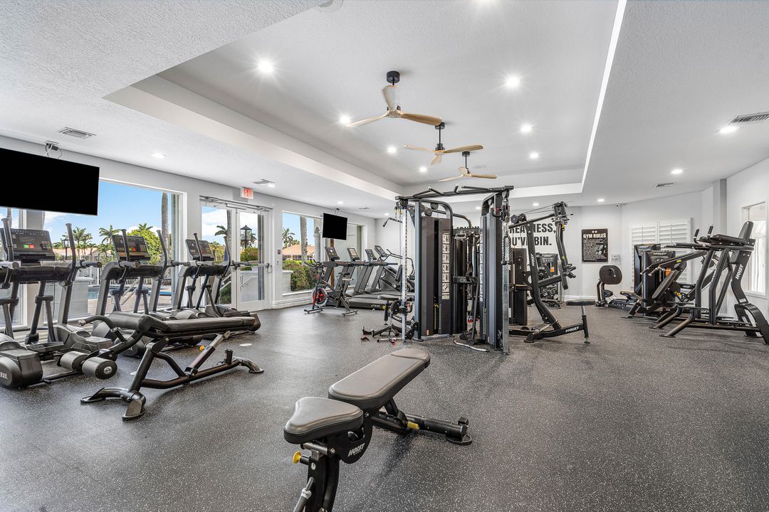 合同活跃: $1,149,000 (4 贝兹, 3 浴室, 2676 平方英尺)