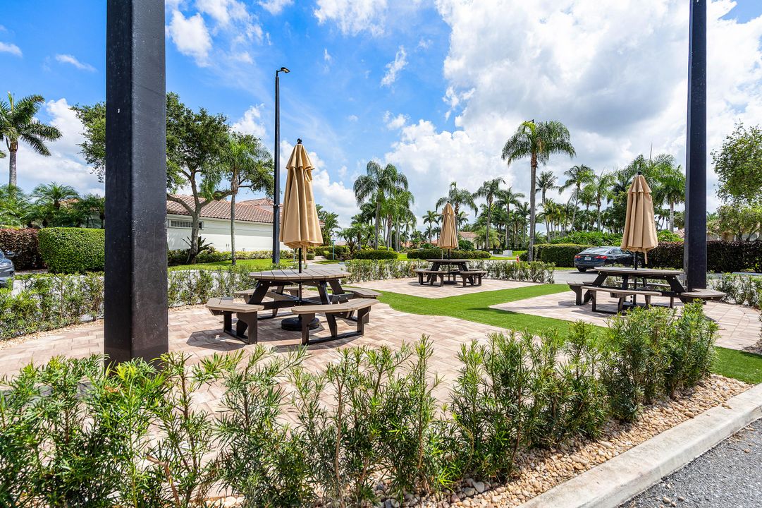 合同活跃: $1,149,000 (4 贝兹, 3 浴室, 2676 平方英尺)