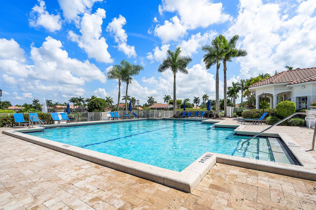 合同活跃: $1,149,000 (4 贝兹, 3 浴室, 2676 平方英尺)