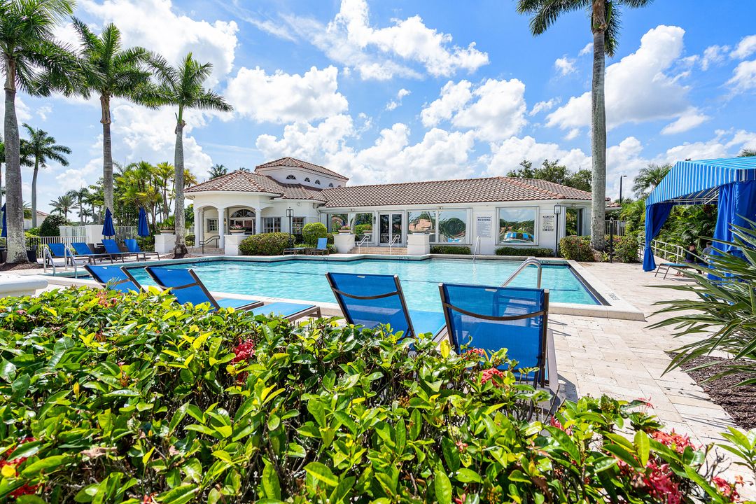 合同活跃: $1,149,000 (4 贝兹, 3 浴室, 2676 平方英尺)