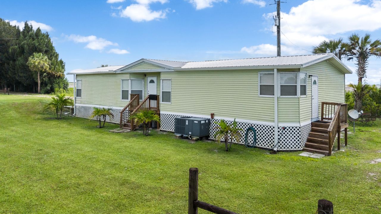 For Sale: $295,000 (3 beds, 2 baths, 1600 Square Feet)