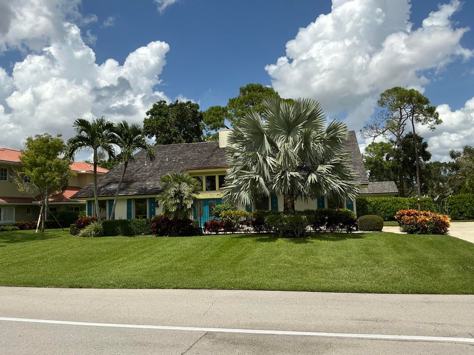 Recently Rented: $8,500 (3 beds, 3 baths, 2950 Square Feet)