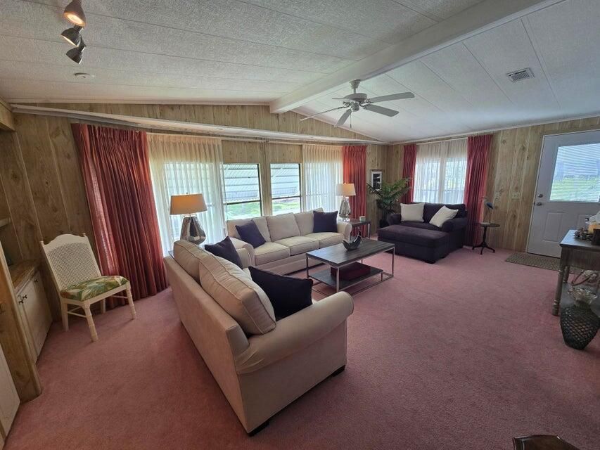 На продажу: $49,900 (2 спален, 2 ванн, 1344 Квадратных фут)