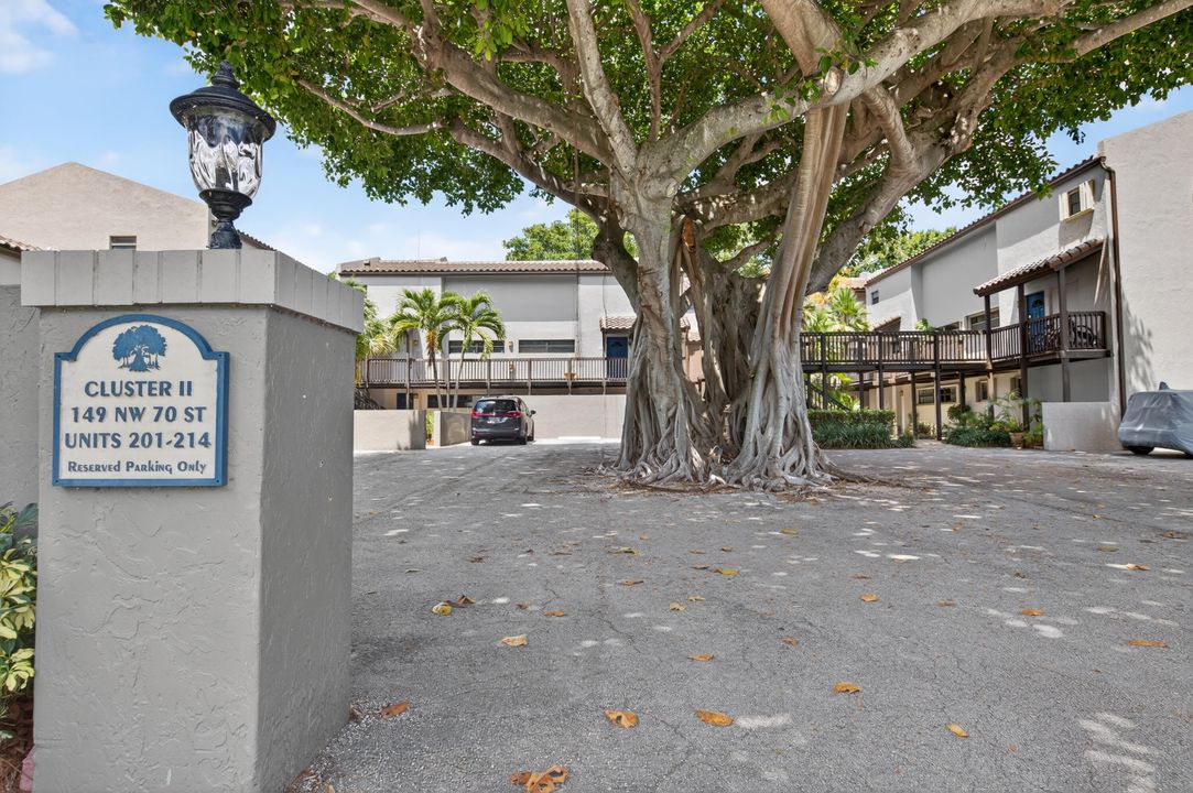 Active With Contract: $345,000 (2 beds, 2 baths, 1286 Square Feet)