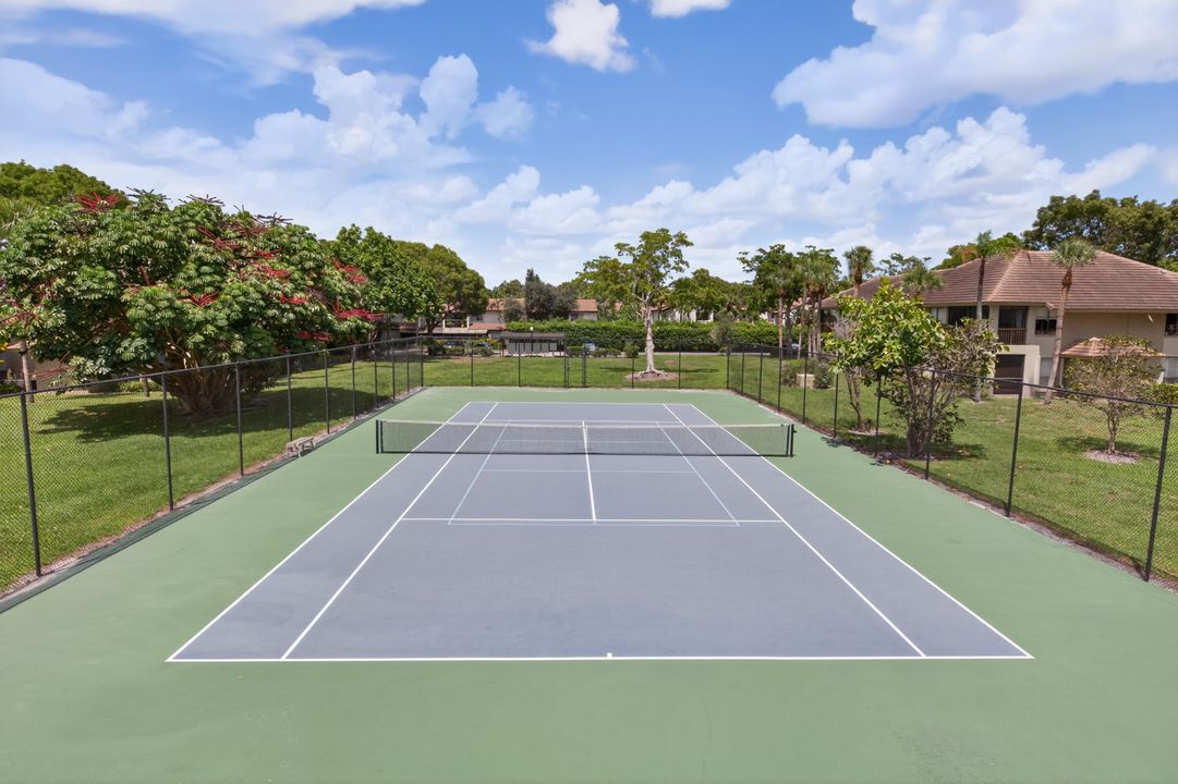 Active With Contract: $345,000 (2 beds, 2 baths, 1286 Square Feet)