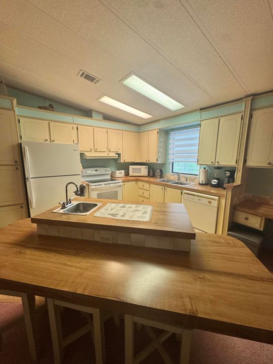 На продажу: $49,900 (2 спален, 2 ванн, 1344 Квадратных фут)