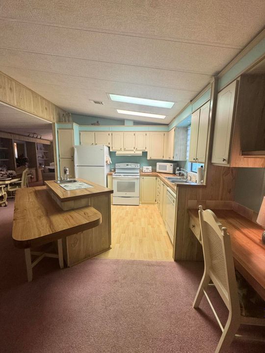 На продажу: $49,900 (2 спален, 2 ванн, 1344 Квадратных фут)