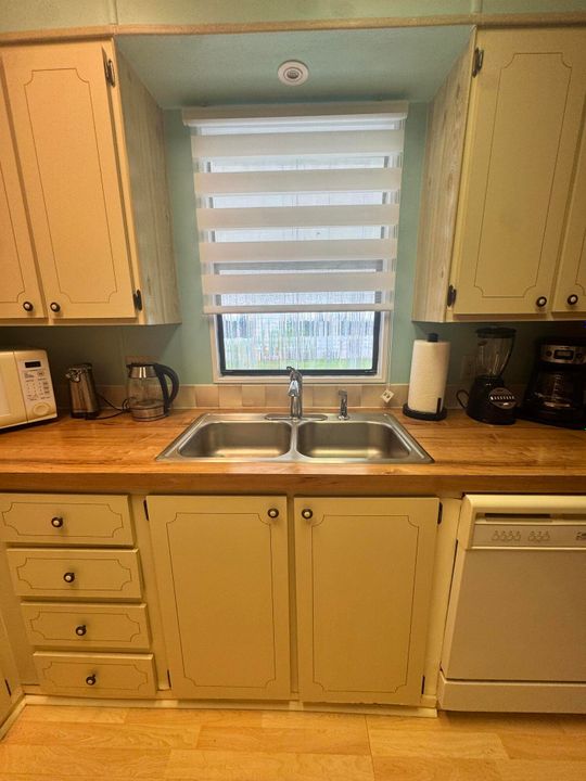 На продажу: $49,900 (2 спален, 2 ванн, 1344 Квадратных фут)