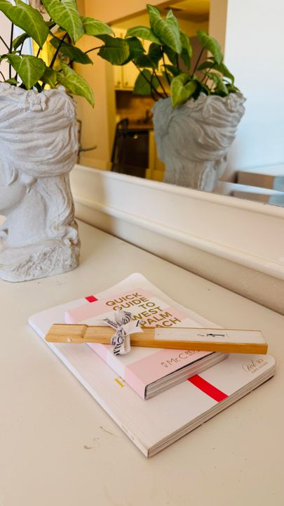 Active With Contract: $1,300 (1 beds, 1 baths, 640 Square Feet)