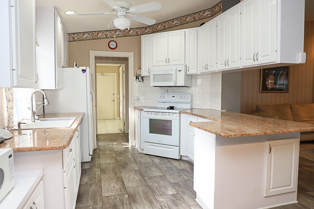 На продажу: $349,899 (2 спален, 2 ванн, 1525 Квадратных фут)