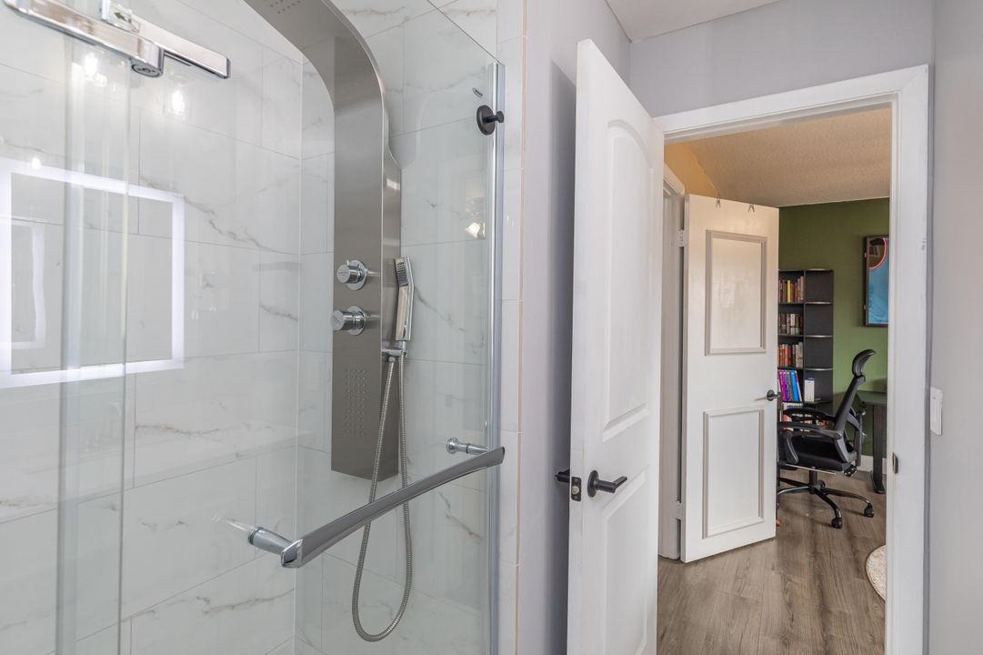 合同活跃: $449,000 (2 贝兹, 2 浴室, 1398 平方英尺)