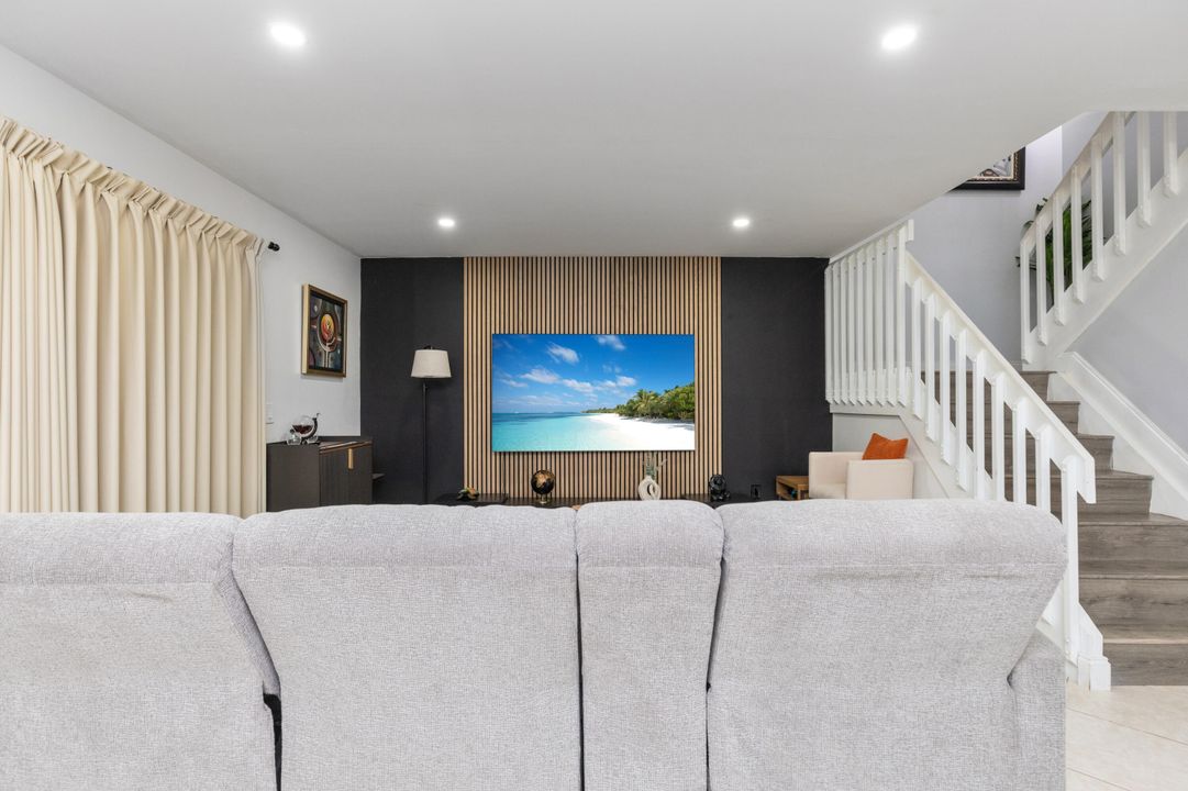 合同活跃: $449,000 (2 贝兹, 2 浴室, 1398 平方英尺)