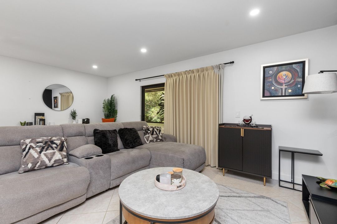 合同活跃: $449,000 (2 贝兹, 2 浴室, 1398 平方英尺)